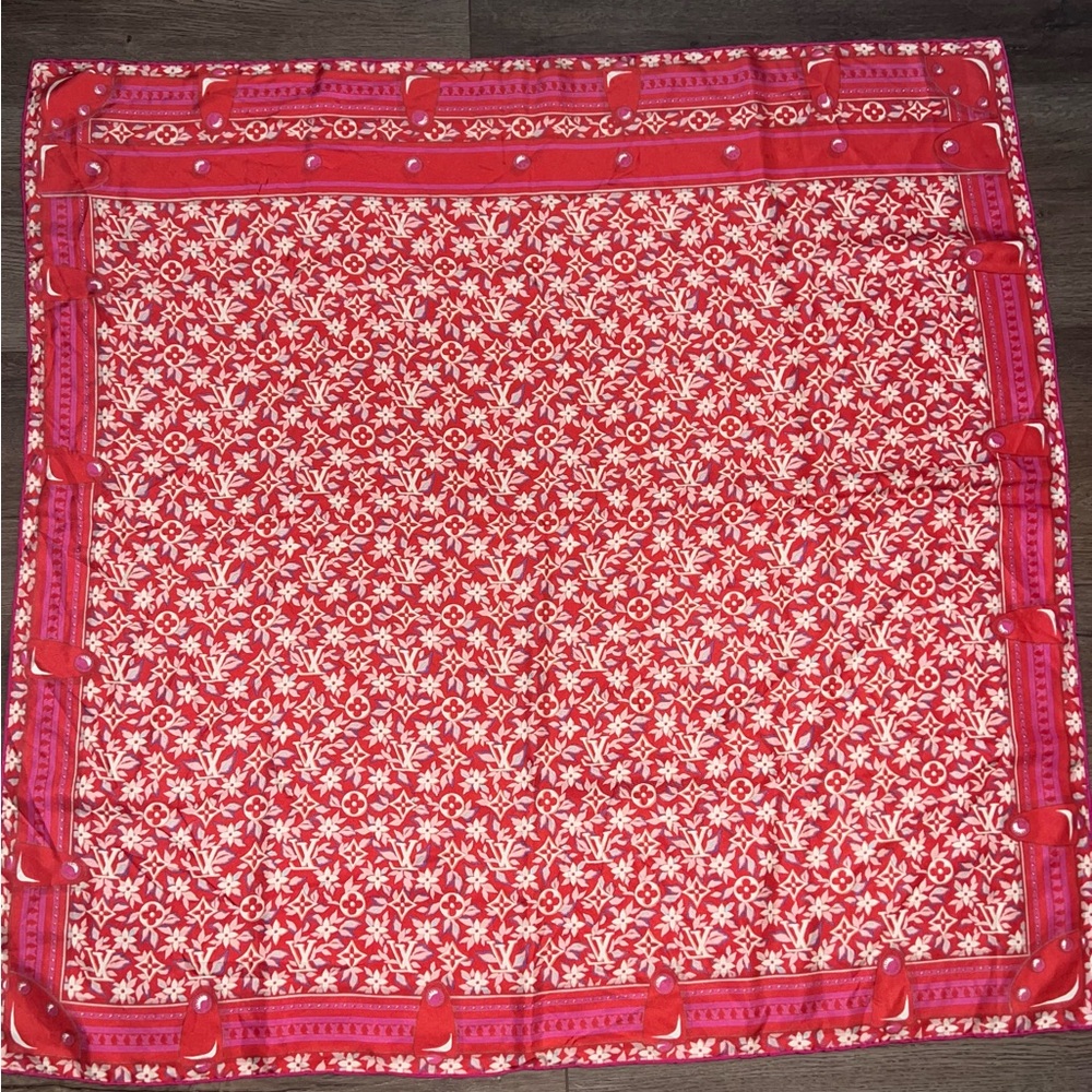 Louis Vuitton beautiful silk scarf - Picture 3 of 5